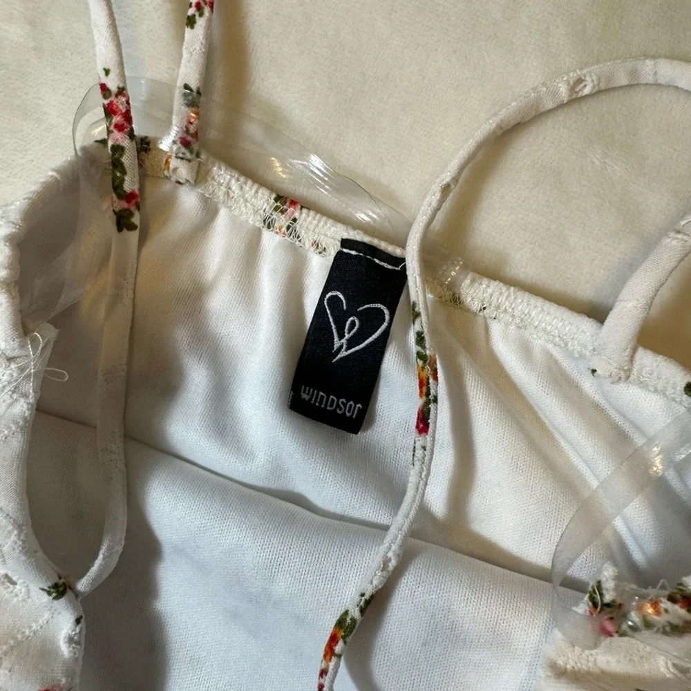 XS Windsor Feeling Sweet And Stylish Eyelet Mini Dress - White Floral - Picture 7 of 9